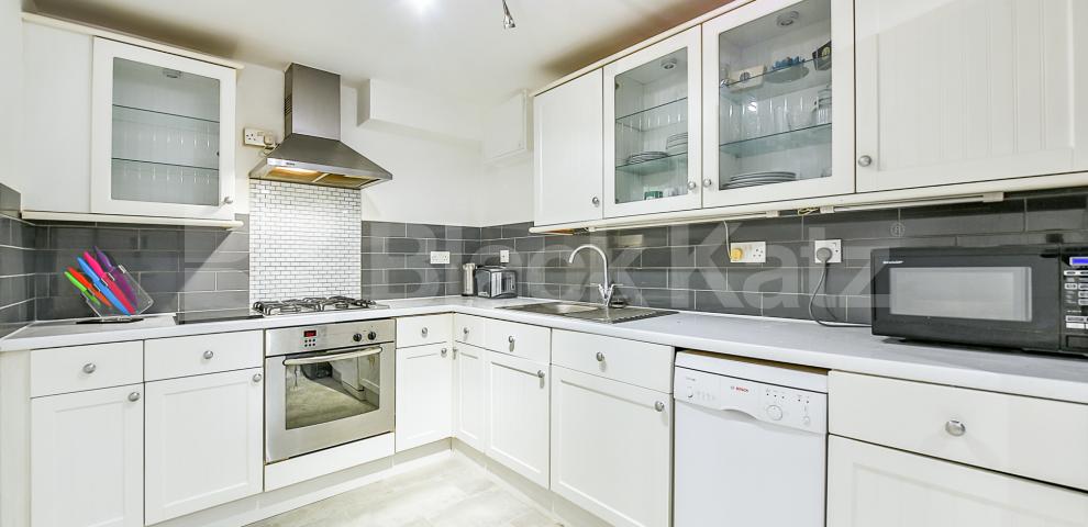 			UNDER OFFER , 2 Bedroom, 1 bath, 1 reception Apartment			 Clapham Common South Side, Clapham Common